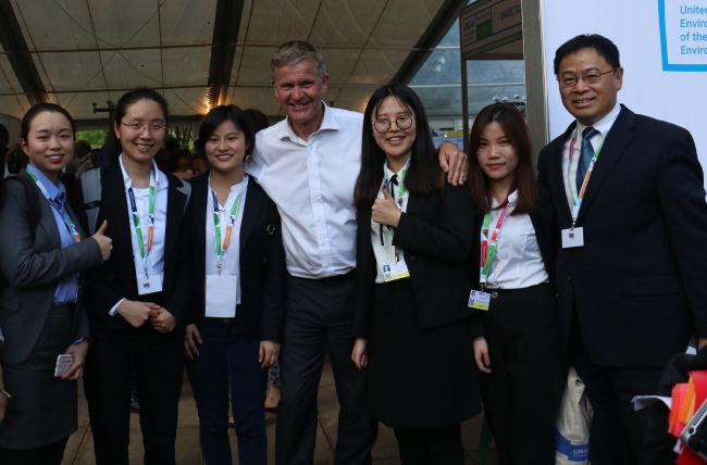赴联合国环境署总部参加环境大会🧝🏼‍♂️，并与环境署执行主任索尔海姆亲切会面